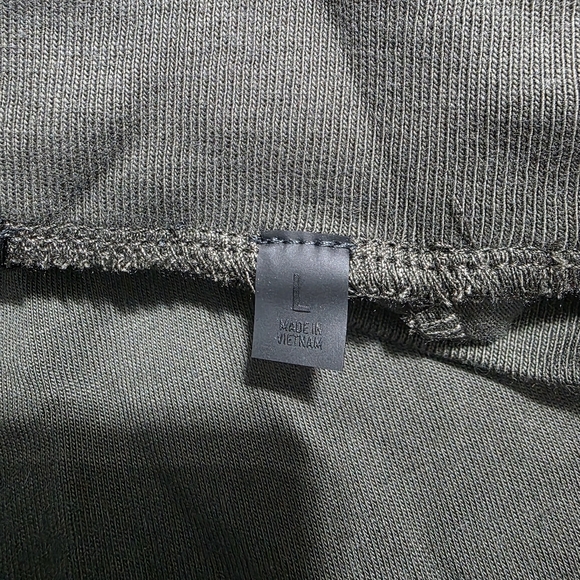 NWT FEAR OF GOD ESSENTIALS V-Neck T-shirt Ink Sz L - Picture 7 of 11